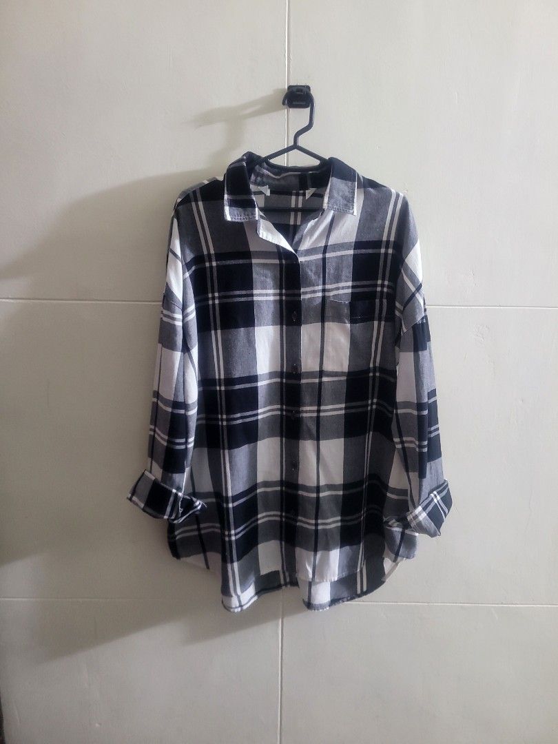 H&M Bottondown Top (Category: Blouses) located in Los Banos. Submitted by lopecruz (Listing ID 1469864857, Image 1). Description: 23"armpit lajd flat 25"length Like new, no flaws Large : tag has been removed..