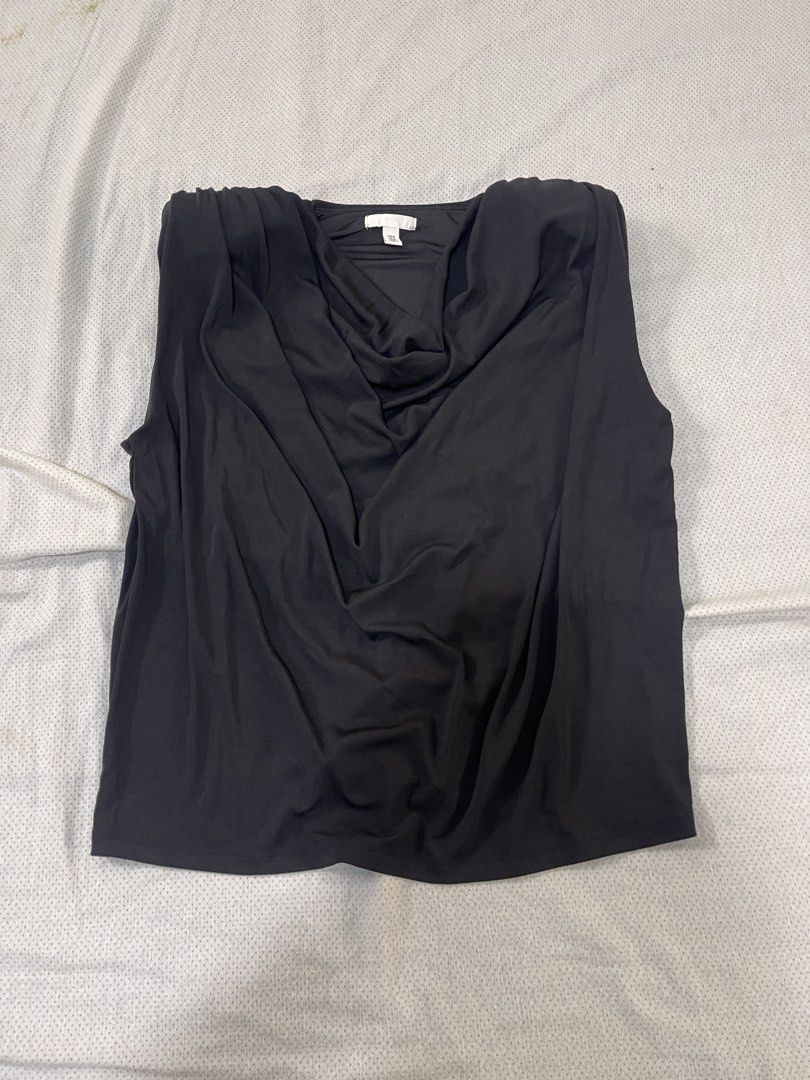 H&M Chic Cowl Neck Top (Category: Blouses) located in Paranaque City. Submitted by lovenclutter (Listing ID 1469811324, Image 2). Description: - Chic outfits - No issues - Worn once.