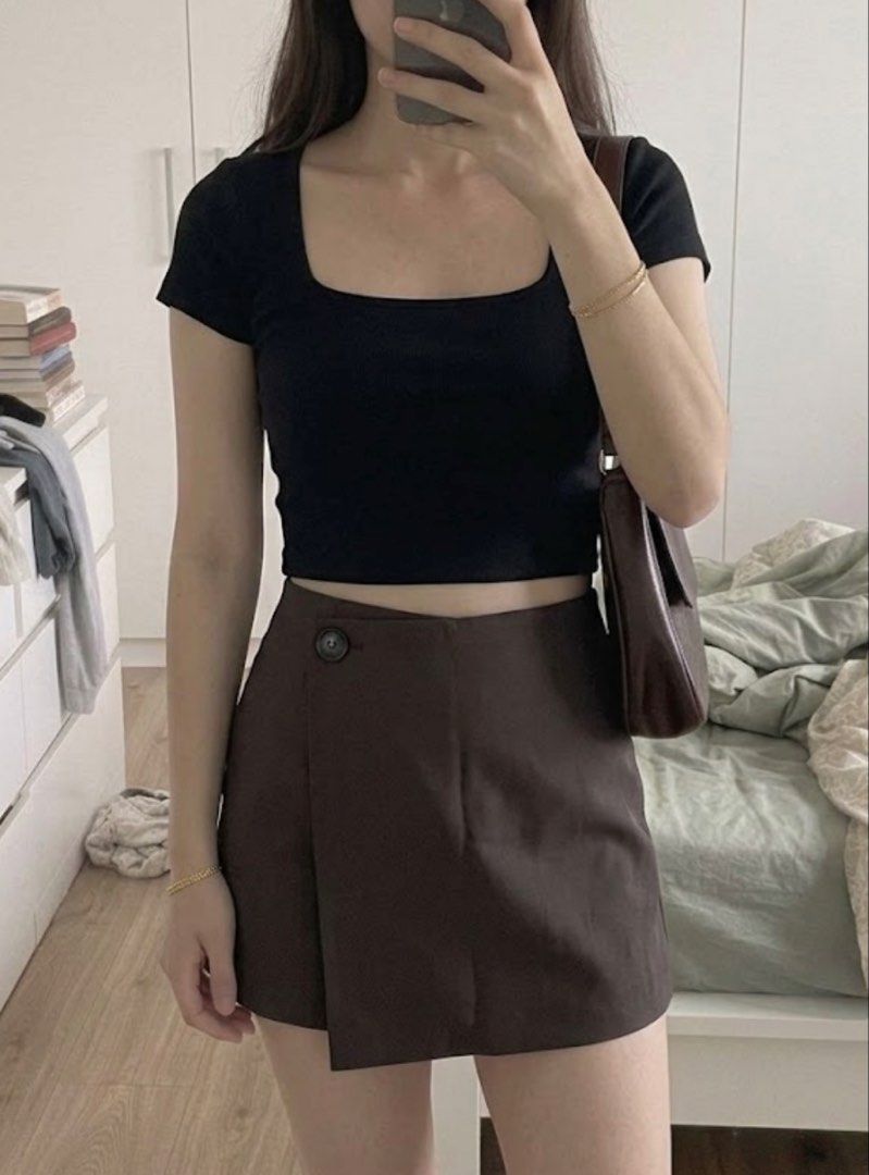 H&M Dark Brown Wrap Side-Button Skort (Category: Skirts) located in Muntinlupa City. Submitted by alexisofia (Listing ID 1469871413, Image 1). Description: like new, worn a few times only / excellent condition size: EUR 38 / US 6 / CA 6 / MX 6 (Fits Small to Medium) Brand H&M.