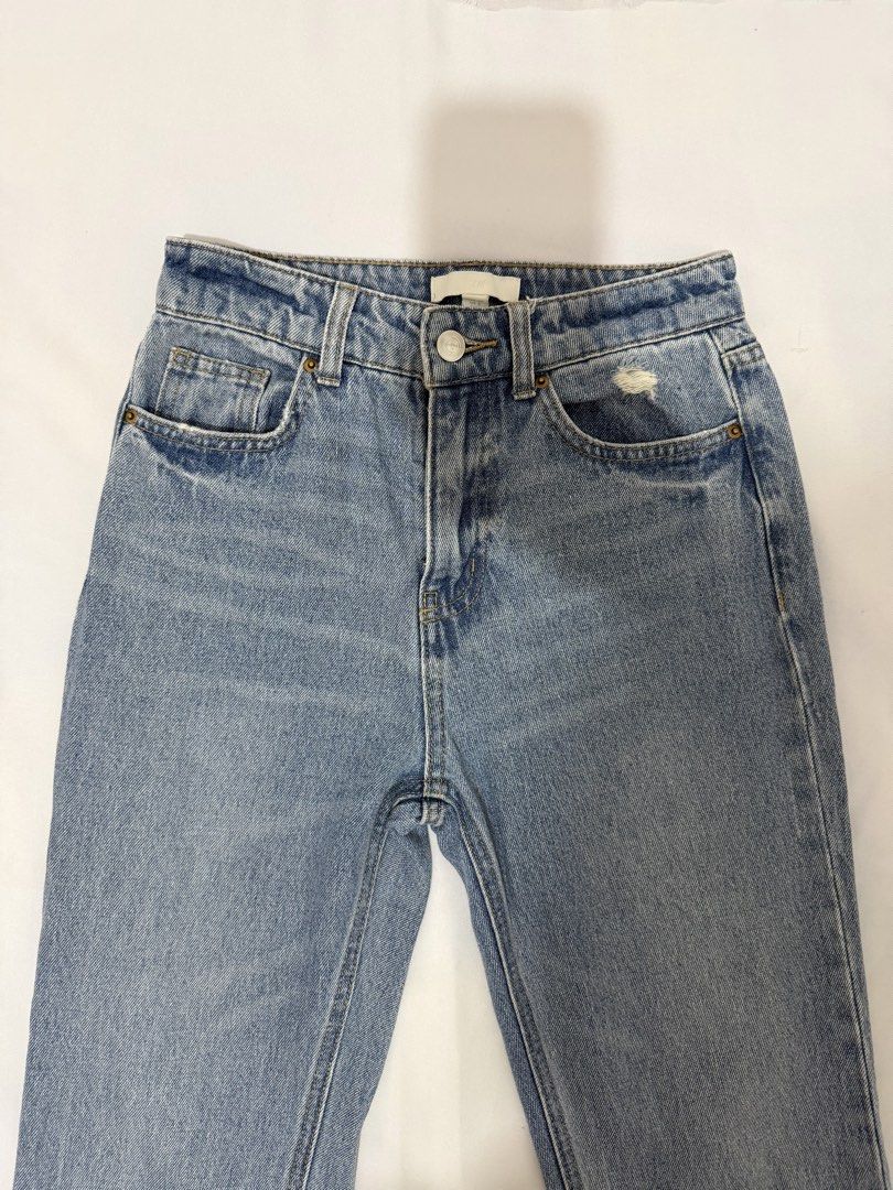 H&M Denim Jeans with Slit (Category: Jeans) located in Amadeo. Submitted by anthoine_finds (Listing ID 1469778252, Image 2). Description: - Brand: H&M - Size: 24-25 Payment: GCash Delivery: J&T or Lalamove.