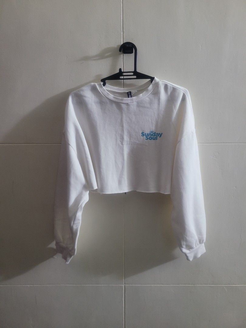 H&M Divided Top (Category: Blouses) located in Los Banos. Submitted by lopecruz (Listing ID 1469864457, Image 1). Description: 25"armpit lajd flat 16"length M-L Like new, no flaws.