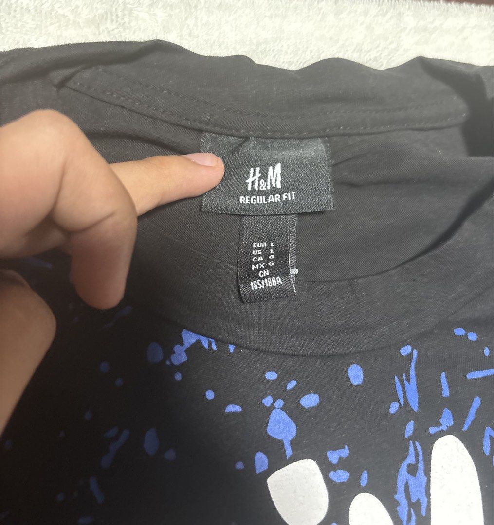 H&M Gorillaz Tshirt (Category: Activewear) located in Quezon City. Submitted by ravalotyru50071 (Listing ID 1469873026, Image 2). Description: - Brand: H&M - Design: Gorillaz band merch featuring 2D character and blue paint splatter effect - Color: Black - Fit: Regular fit - Size: Large (EUR/US/CA/MX/CN: 185/180A) - Condition: Good pre-owned condition Negotiable Dm for details Meet up or lalamove.