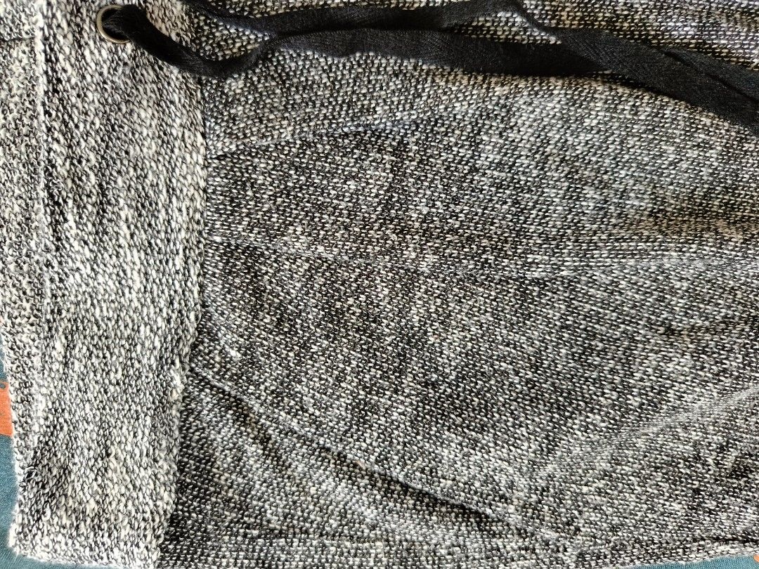 H&M Grey Heather Sweatpants Joggers Size S (Category: Other Bottoms) located in Manila. Submitted by elyseva.356 (Listing ID 1469794955, Image 3). Description: H&M grey heather knit jogger Super cozy material, ideal for lounging or quick errands Condition: Well used no damage RFS: Stocked.