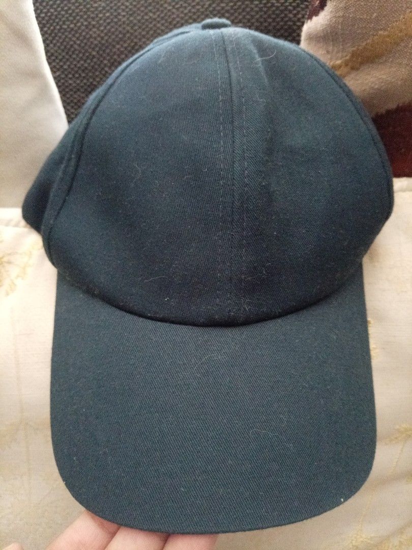 H&M Kids Dark Blue Cap Size S (Category: Caps & Hats) located in Las Pinas. Submitted by bettybellv (Listing ID 1469763481, Image 1). Description: - Brand: H&M - Color: Dark Blue - Size: S/54 - Closure: Adjustable snapback - Design: Classic unstructured front panel with a curved brim - Condition: Great everyday accessory - Origin: Made in Bangladesh.