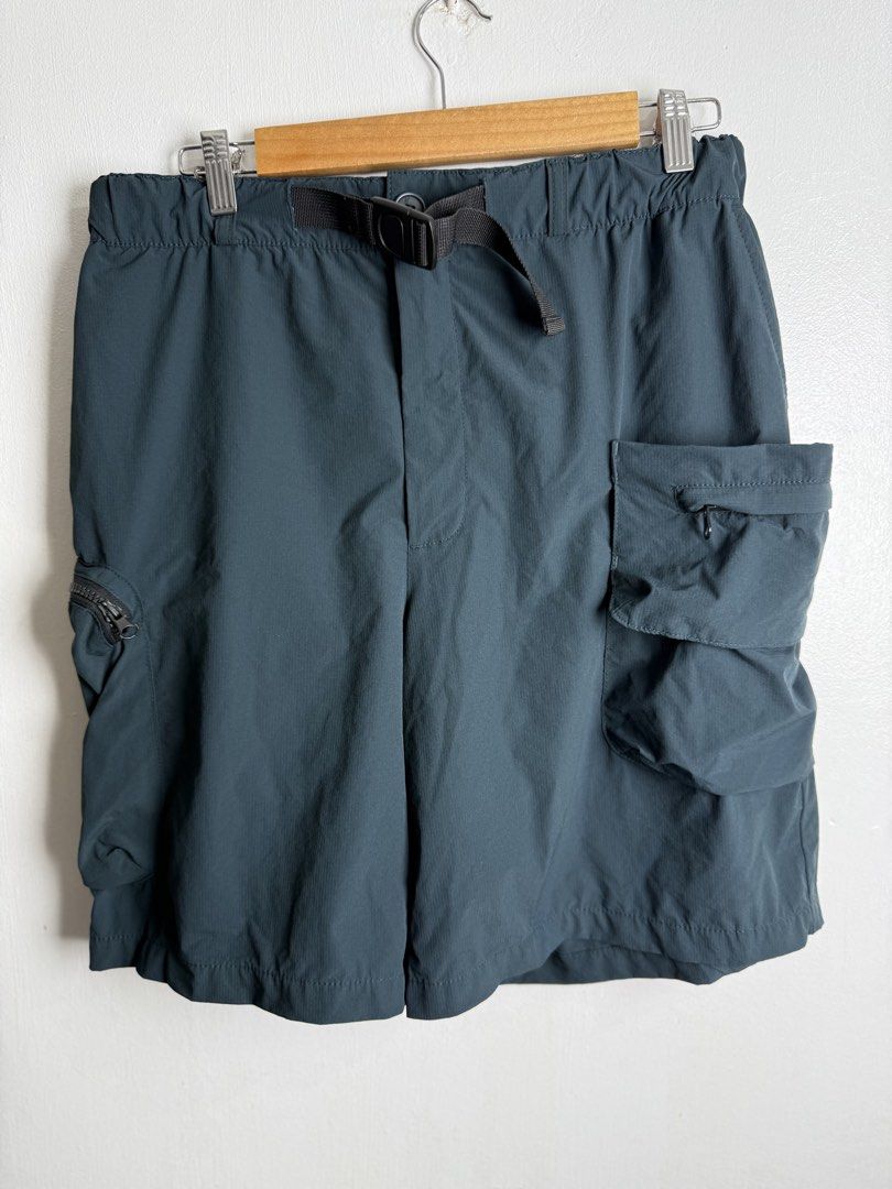 H&M LOOSE FIT NYLON CARGO SHORTS (Category: Shorts) located in Daraga. Submitted by casualthread (Listing ID 1469882103, Image 3). Description: Authentic No issue Like new 30-34x19.5 Solid nito.