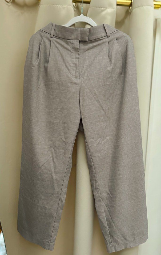 H&M Mocha Grey Pleated Pants/ Trousers (Category: Other Bottoms) located in Cainta. Submitted by unboxingstuff (Listing ID 1469816791, Image 1). Description: - Brand/Item: H&M Mocha Grey Pleated Trousers - Size: US 14, EUR 46 - Waist measurement: ~15 inches (flat lay) - Details: Mid-rise waist, belt loops, zip fly, two side pockets - Fabric: Structured with a slight texture - Condition: Clean, minimal wear, well-maintained - Perfect for smart cas