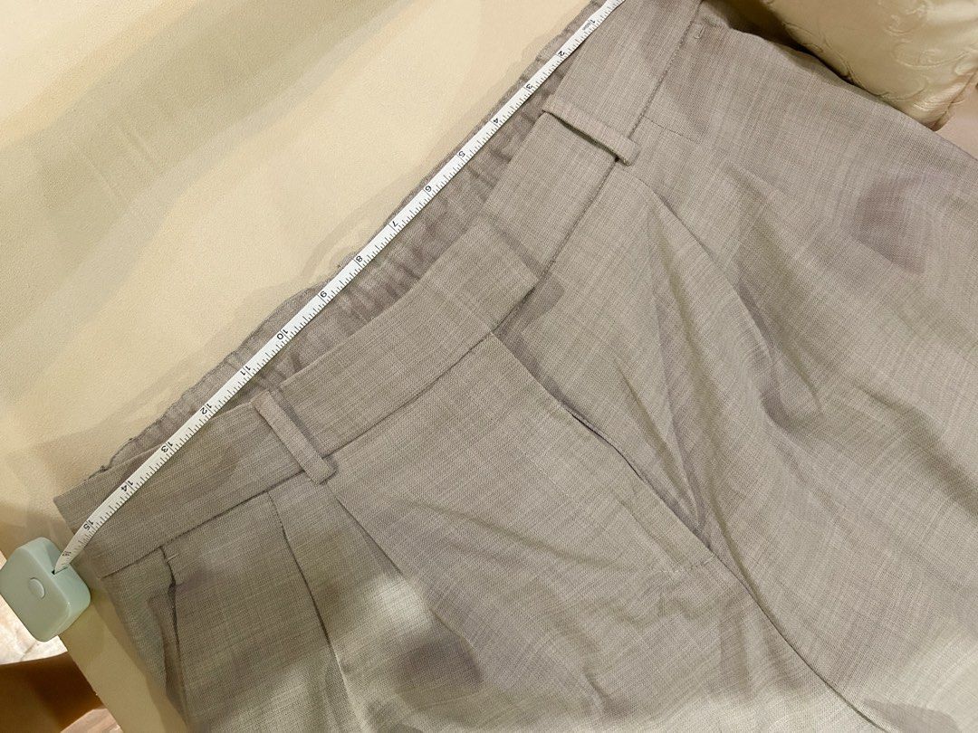H&M Mocha Grey Pleated Pants/ Trousers (Category: Other Bottoms) located in Cainta. Submitted by unboxingstuff (Listing ID 1469816791, Image 2). Description: - Brand/Item: H&M Mocha Grey Pleated Trousers - Size: US 14, EUR 46 - Waist measurement: ~15 inches (flat lay) - Details: Mid-rise waist, belt loops, zip fly, two side pockets - Fabric: Structured with a slight texture - Condition: Clean, minimal wear, well-maintained - Perfect for smart cas