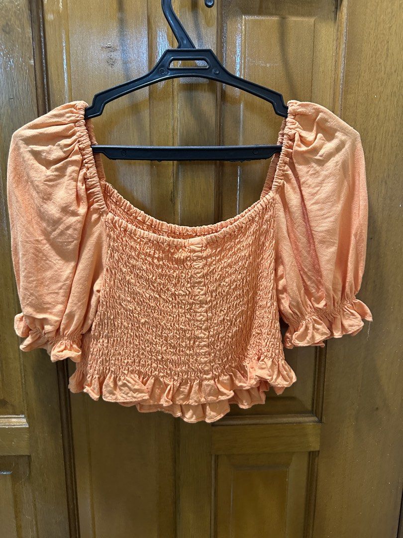 H&M Orange Puff Sleeve Ribbed Cropped Top (Category: Blouses) located in Manila. Submitted by anaevnglsta.e36487 (Listing ID 1469836626, Image 1). Description: -RFS: Decluttering -Can message for more photos of condition & size .