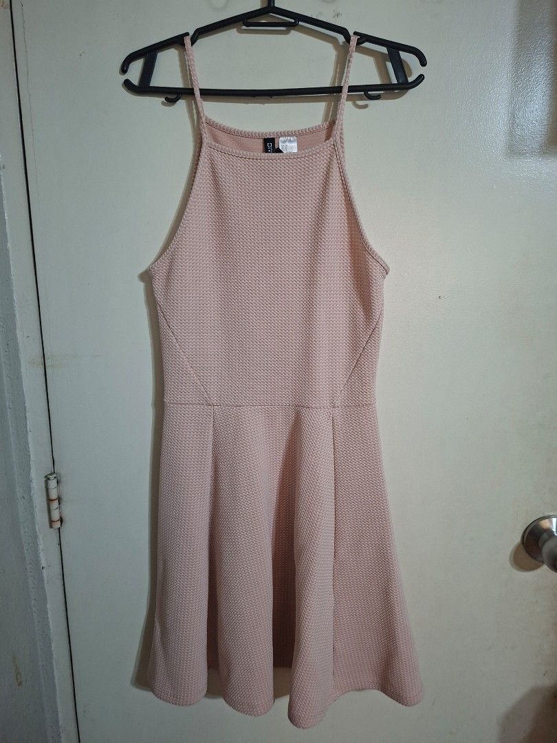 H&M Pink Halter Dress (Category: Dresses) located in Pasig City. Submitted by sunshinesere (Listing ID 1469813898, Image 1). Description: .