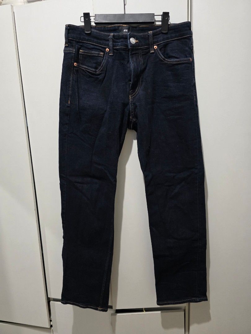 H&M Regular Dark Blue Denim Jeans Size 31/30 (Category: Jeans) located in Manila. Submitted by arjoylagazon (Listing ID 1469901263, Image 1). Description: For sale!! Preloved items H&M regular fit jeans size 31 mens 9.7/10 condition. Used once only RFS: Decluttering Sucat, Parañaque location.