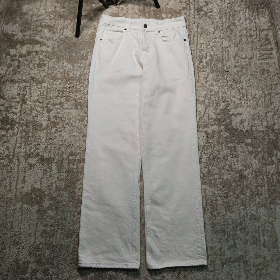 H&M White Button-Fly Straight-Leg Jeans Size 27 (Category: Jeans) located in Llanera. Submitted by baka_thriftmo (Listing ID 1469838765, Image 1). Description: Details in the picture excellent Condition 👍🏻 No issue need wash 9/10 Mod Of Payment Via Gcash Courier J&T +Shipping fee 📌 **PLEASE READ BEFORE BUYING!** 🛍️ ✨ **MANAGE YOUR EXPECTATIONS** ✨ • Please remember that the items we sell are **THRIFTED / PRELOVED**. • Items may have minor fla