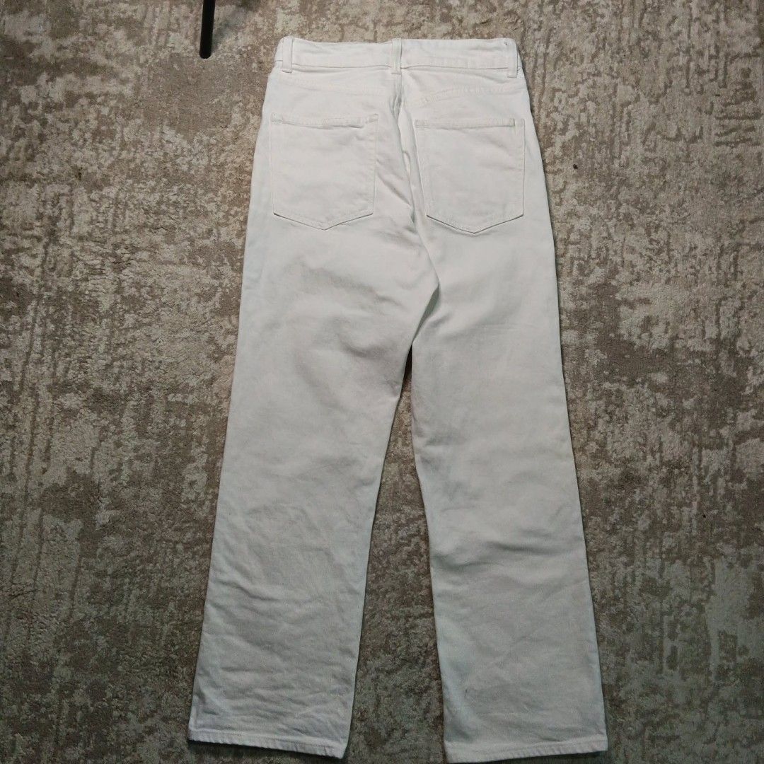 H&M White Button-Fly Straight-Leg Jeans Size 27 (Category: Jeans) located in Llanera. Submitted by baka_thriftmo (Listing ID 1469838765, Image 2). Description: Details in the picture excellent Condition 👍🏻 No issue need wash 9/10 Mod Of Payment Via Gcash Courier J&T +Shipping fee 📌 **PLEASE READ BEFORE BUYING!** 🛍️ ✨ **MANAGE YOUR EXPECTATIONS** ✨ • Please remember that the items we sell are **THRIFTED / PRELOVED**. • Items may have minor fla