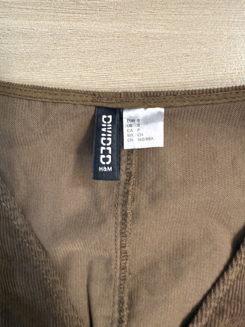 HnM Brown Corduroy Vest Small (Category: Sleeveless) located in Manila. Submitted by bella_boo (Listing ID 1469842448, Image 3). Description: sf co buyer.
