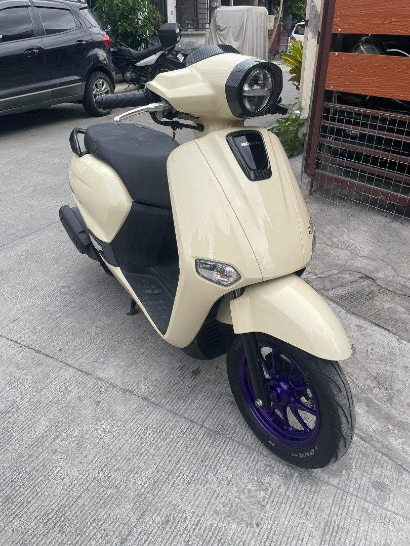 Honda Giorno+ 2025 (Category: Skates, Rollerblades & Scooters) located in Makati City. Submitted by empoyyyy (Listing ID 1469759414, Image 2). Description: 🏍️ FOR SALE - HONDA GIORNO+ 125 | 2025 MODEL 🏍️ HONDA GIORNO+ 125 - 2025 MODEL ✅ Sariwa & Fresh Condition ✅ ODO: 5.1K KM ✅ Open DOS (May contact tayo sa first owner) ✅ 2 Valid IDs Signed by the First Owner ✅ Original ORCR ✅ Complete Legal Documents ✨ UPGRADES: 🔧 Ohlins Rear Shock (Premium C
