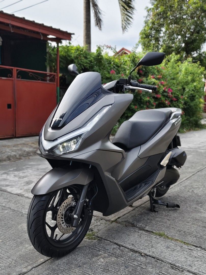 Honda PCX 160 Scooter Matte Grey (Category: Motorbikes for Sale) located in Las Pinas. Submitted by jaydeguiashopping (Listing ID 1469868785, Image 1). Description: Honda PCX 160 Version 3 (2026 Model) Price: P118, 000 Details: 1 ✅ 2026 Honda Pcx 160 Version 3 2 ✅ Odometer: 2,000 km as of Oct 23, 2026 3 ✅ Registered until 2029 4 ✅ Well-maintained and in good running condition 5 ✅ Smooth engine, fuel-efficient, and ready to use 6 ✅ Complete papers