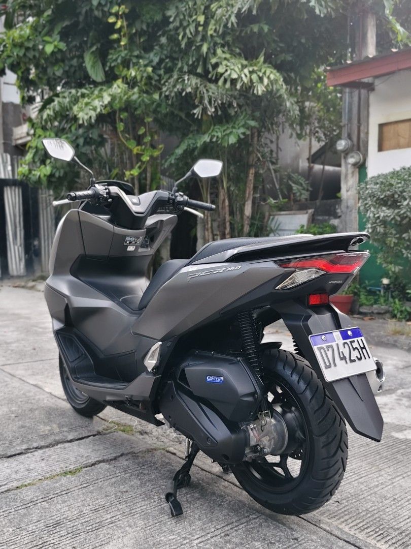 Honda PCX 160 Scooter Matte Grey (Category: Motorbikes for Sale) located in Las Pinas. Submitted by jaydeguiashopping (Listing ID 1469868785, Image 3). Description: Honda PCX 160 Version 3 (2026 Model) Price: P118, 000 Details: 1 ✅ 2026 Honda Pcx 160 Version 3 2 ✅ Odometer: 2,000 km as of Oct 23, 2026 3 ✅ Registered until 2029 4 ✅ Well-maintained and in good running condition 5 ✅ Smooth engine, fuel-efficient, and ready to use 6 ✅ Complete papers