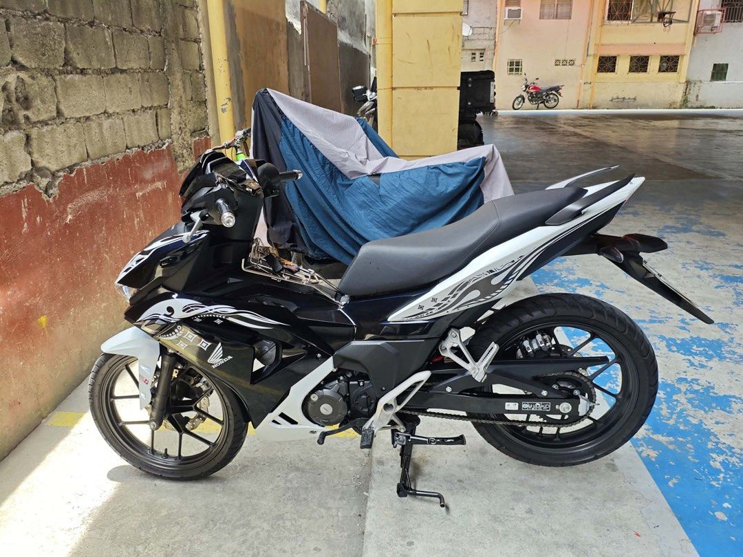 Honda Winner X (Category: Motorbikes for Sale) located in Malabon City. Submitted by rheasantos97071 (Listing ID 1469796201, Image 3). Description: FOR SALE: HONDA WINNER X 🏷️ 85k ✅ 8,000 km original odometer ✅ 2024 Model ✅ Oct 2025 acquired ✅ Registered till 2027 ✅ Newly change oil (7,800) odo ✅ With plate number and complete OR/CR ✅ All-stock engine ✅ All parts and functions working properly ✅ Makinis at alagang-alaga Location: 📍Malolos, Bula