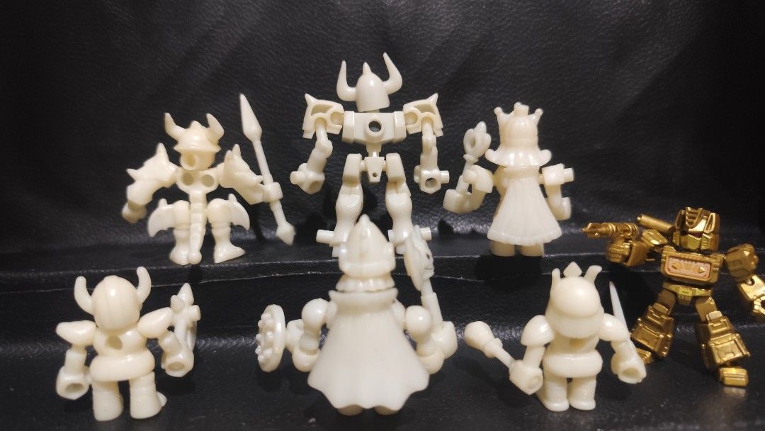 Hone Hone Glow in the dark skeleton action figures set (Category: Action & Battle Toys) located in Tanauan. Submitted by enbeylast (Listing ID 1469854938, Image 3). Description: 300 set only. Glow in the Dark..