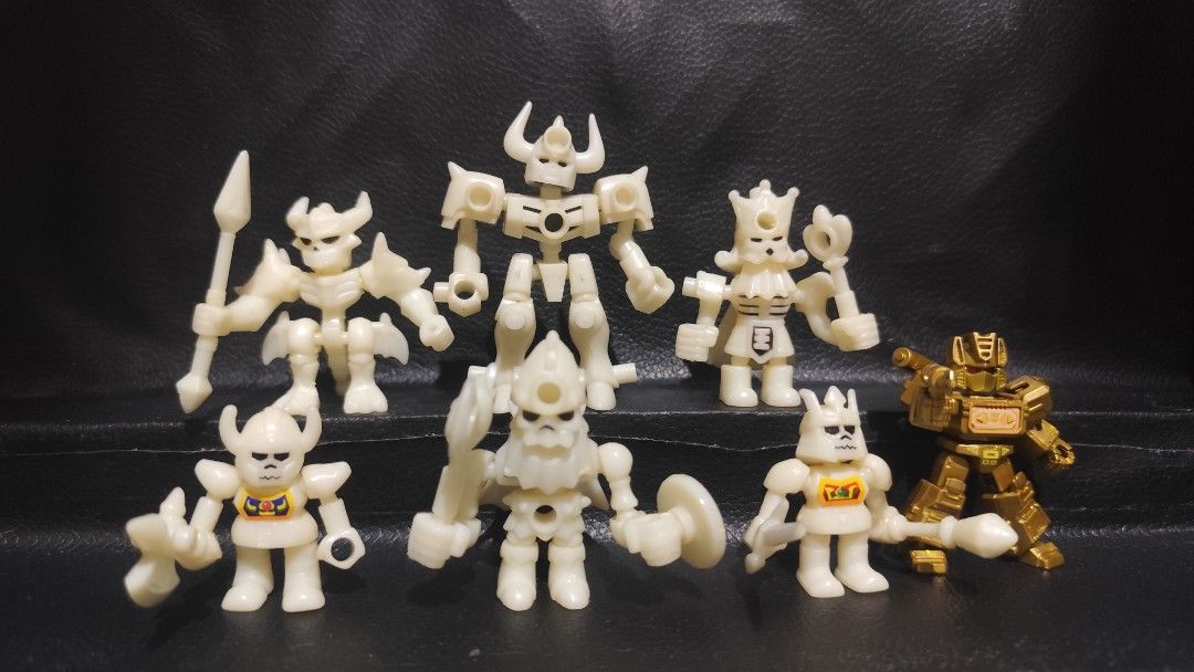 Hone Hone Glow in the dark skeleton action figures set (Category: Action & Battle Toys) located in Tanauan. Submitted by enbeylast (Listing ID 1469854938, Image 2). Description: 300 set only. Glow in the Dark..
