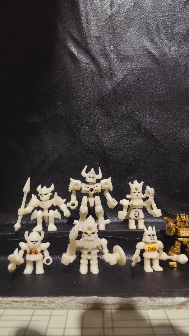 Hone Hone Glow in the dark skeleton action figures set (Category: Action & Battle Toys) located in Tanauan. Submitted by enbeylast (Listing ID 1469854938, Image 1). Description: 300 set only. Glow in the Dark..