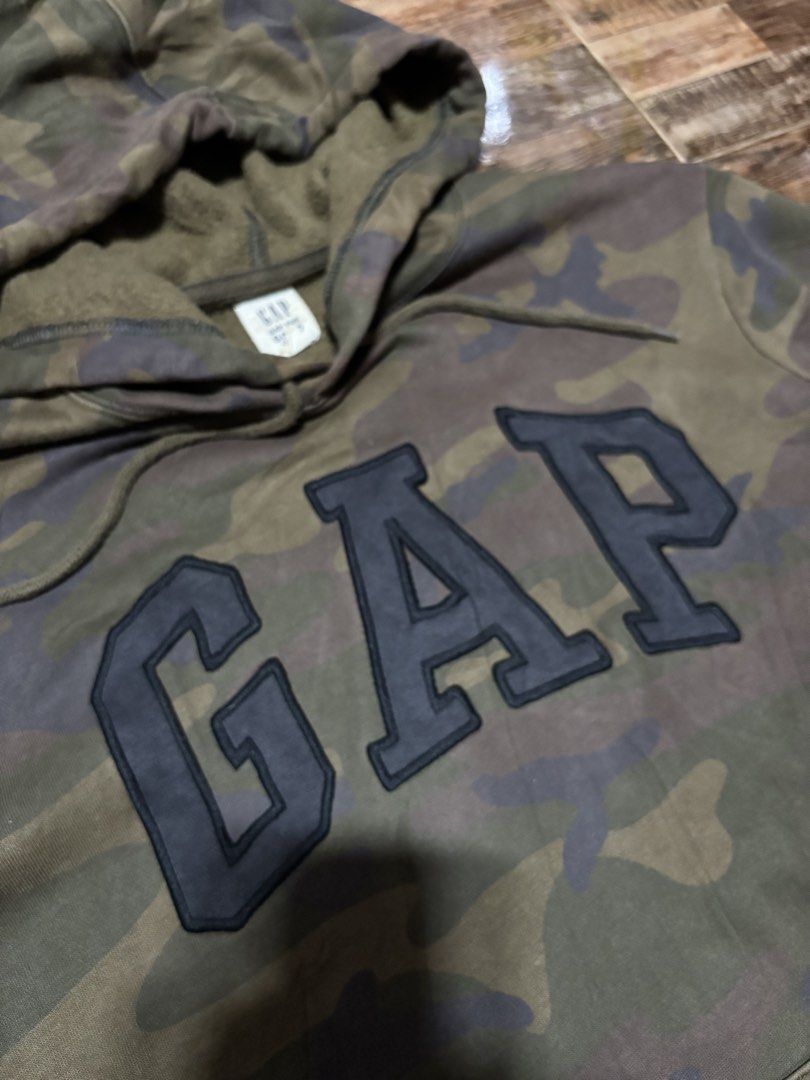 Hoodie (Category: Coats, Jackets and Outerwear) located in Manila. Submitted by jaggalarrita (Listing ID 1469759051, Image 3). Description: EXCELLENT CONDITION NO ISSUE SIZE LARGE.