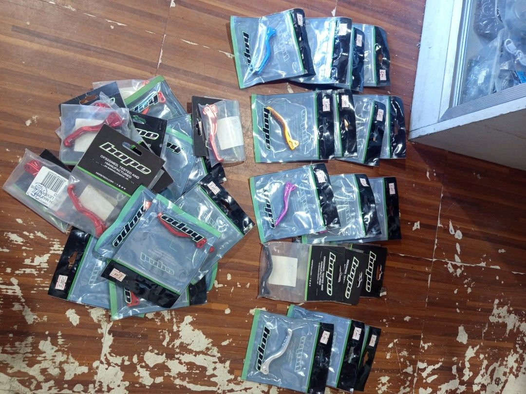 HOPE original Brake Lever Blade (Category: Bicycles) located in Taytay. Submitted by reysalubon.mc (Listing ID 1469764950, Image 2). Description: Brand New HOPE Brake Lever Blade Original Price: P1,000 nalang each, dating P2,100 ang presyo. Loaction po ay sa Taytay Rizal.
