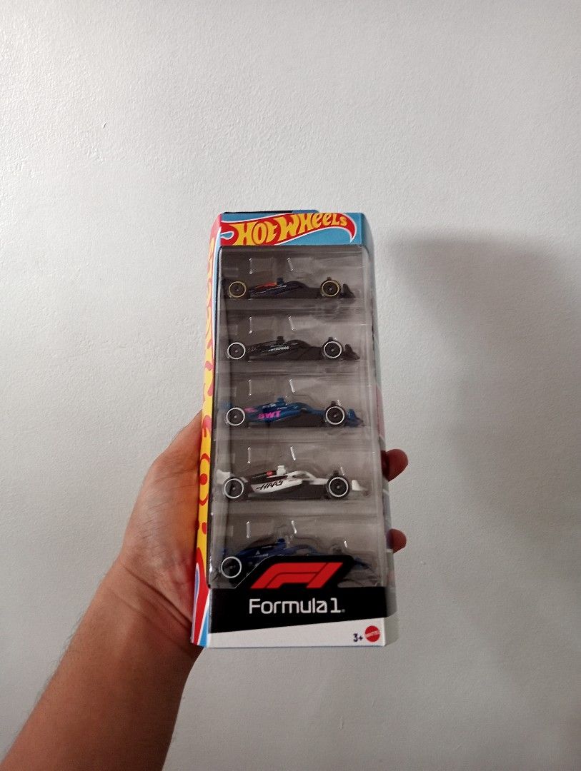 Hot Wheels Formula 1 5-Car Pack 2025 (Category: Vehicle & Diecast Models) located in Muntinlupa City. Submitted by mcnigel84 (Listing ID 1469856537, Image 2). Description: - Brand new, unopened Hot Wheels 2025 F1 5-car pack - Includes Oracle Red Bull Racing, Mercedes-AMG Petronas, BWT Alpine, MoneyGram Haas, and Atlassian Williams Racing - Ideal gift or collectible set for Formula 1 fans.