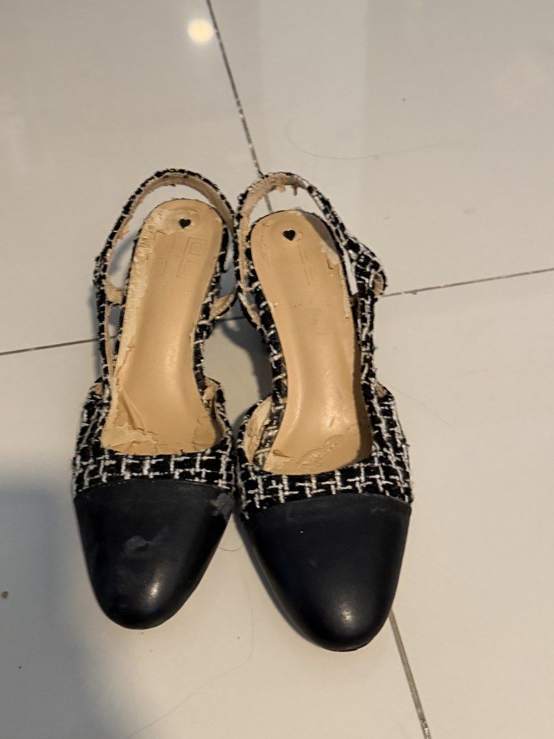 Hue Manila Black Tweed Block Heels (Category: Heels) located in Quezon City. Submitted by tishaagba (Listing ID 1469771739, Image 2). Description: .
