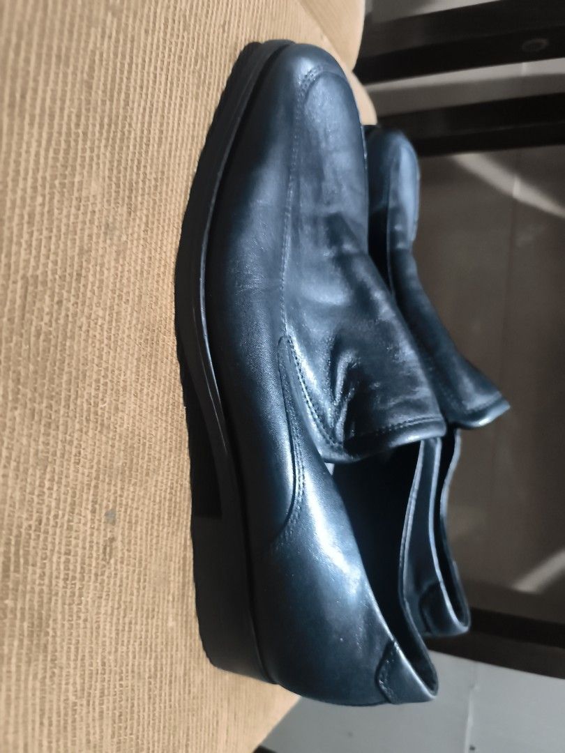 Hush puppies (Category: Dress Shoes) located in Manila. Submitted by declutterwithmae2x (Listing ID 1469858039, Image 2). Description: Code: Hush Size: 42 Brand/Origin: Hush puppies Price: ₱ 4000 Condition: like new ⚠️ REMINDERS: • Items are preloved/ukay bales. Please manage expectations. • Wash before wearing for hygiene purposes! • Color may slightly vary due to studio lighting. • No cancellations or returns allowed.