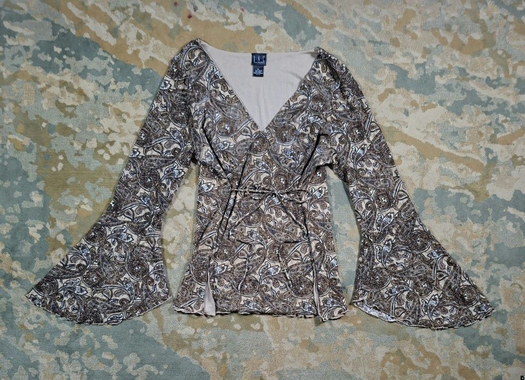 International Concepts V-neck flared bell sleeves (Category: Others Tops) located in Tagaytay City. Submitted by joselito_acosta (Listing ID 1469837656, Image 1). Description: International Concepts V-neck flared bell sleeves As new condition No issues XL on tag Mine= 250+shipping fee only Location: tagaytay Dm to purchase 📩 📩 📩.