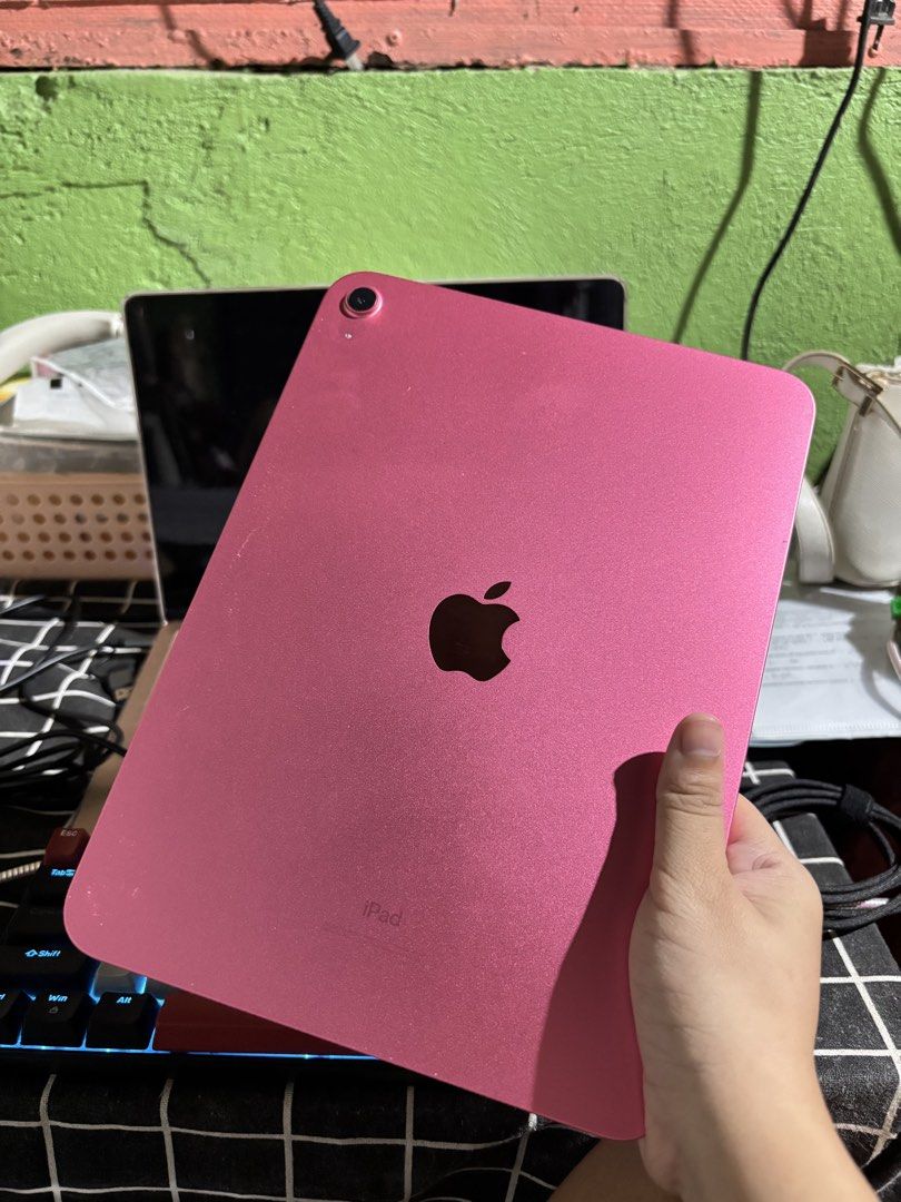 IPAD 10th gen (Category: iPad) located in Manila. Submitted by coolwolf-2135 (Listing ID 1469897264, Image 1). Description: IPAD 10th gen 64 gb WIFI ONLY PINK -with case, box, ipad sleeve, keyboard -price is slightly negotiable .