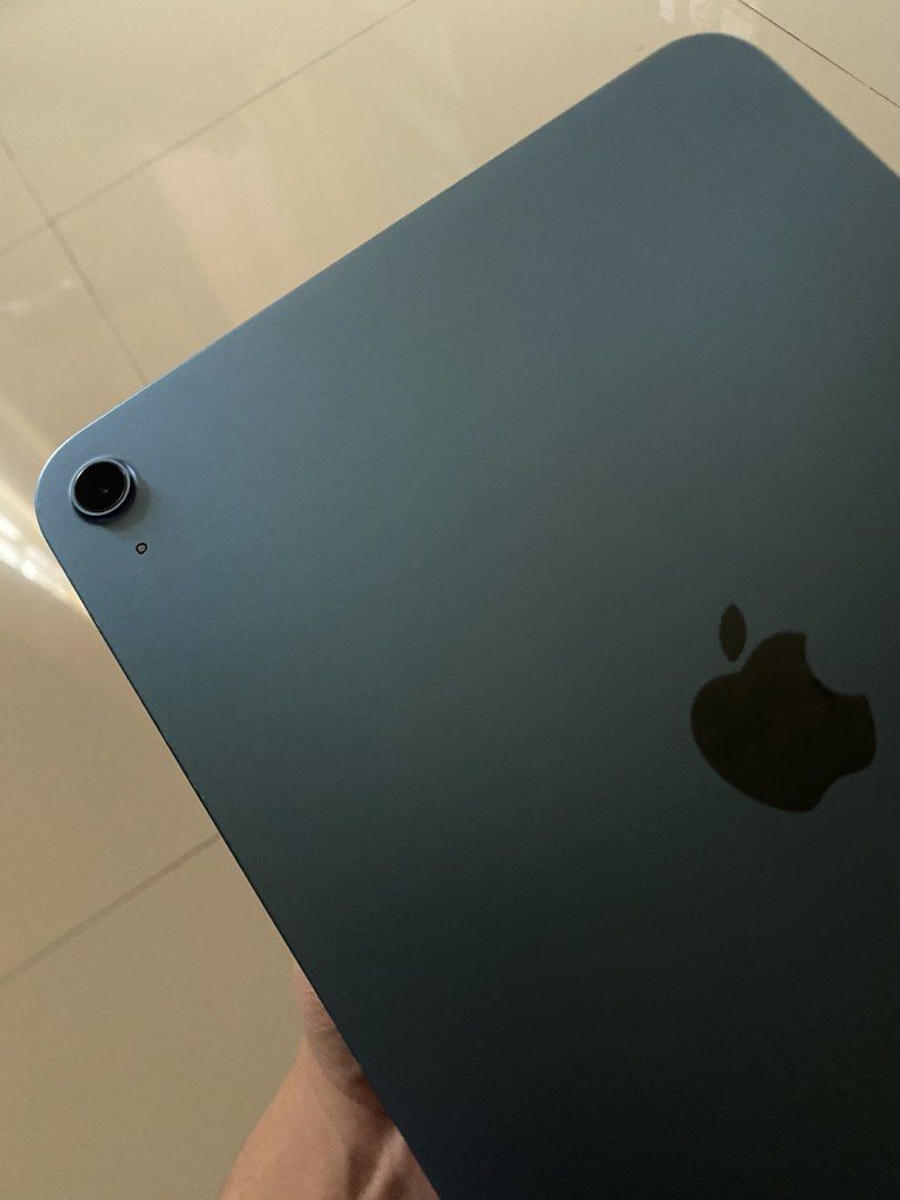 iPad 10th Gen 256gb (Category: iPad) located in Manila. Submitted by aashopp (Listing ID 1469798348, Image 1). Description: Well used May minor flaws lang (PM) With Box and Cord, Free case & Pencil In photo: Sa tempered glass lang po yung sira .