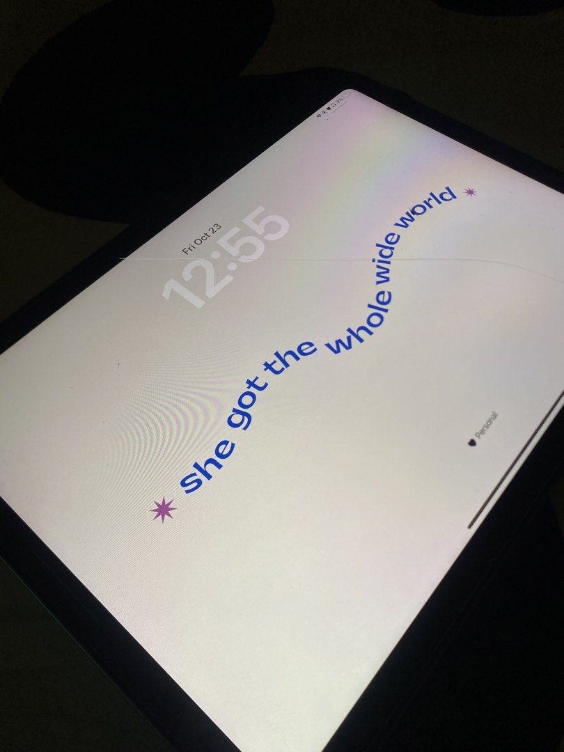 iPad 10th Gen 256gb (Category: iPad) located in Manila. Submitted by aashopp (Listing ID 1469798348, Image 3). Description: Well used May minor flaws lang (PM) With Box and Cord, Free case & Pencil In photo: Sa tempered glass lang po yung sira .