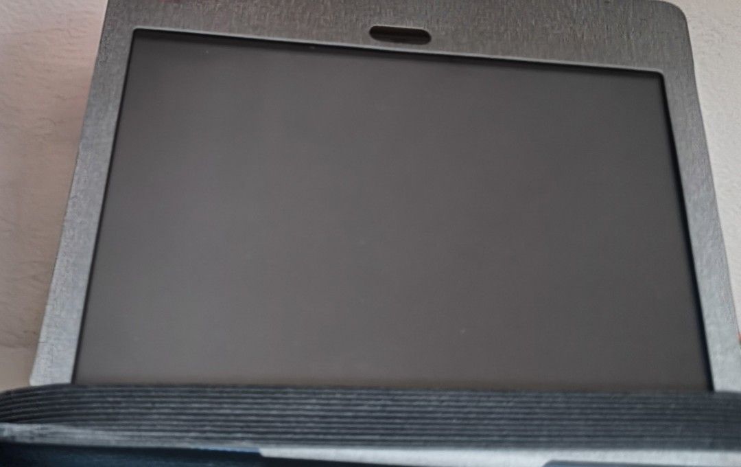 Tablet (Category: Laptops & Notebooks) located in Singapore. Submitted by mituji (Listing ID 1469846436, Image 3). Description: pad 7pro. 2TB.2000FB. 16gb +2tb. Device: Black tablet PC with a vibrant screen and thin profile - Case: Dark textured folio case included. - Accessories: White stylus pen, wall charger adapter, USB cable, and wired earphones - Packaging: Comes in its original white box with keyboard. - Condition: Complete set, great for 