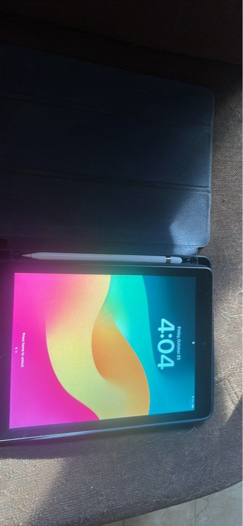 iPad 6th generation with Apple Pencil 1st gen included (Category: iPad) located in Paranaque City. Submitted by jvdc001 (Listing ID 1469838336, Image 2). Description: Selling my iPad 6th generation with Apple Pencil 1st gen included Price - 8500 negotiable RFS: upgraded Wifi version (no cellular) 128gb storage (110gb usable) Has Touch ID on home button No Apple ID issues (will reset before selling) iPad OS version 17.7.11 Charging/connectivity po