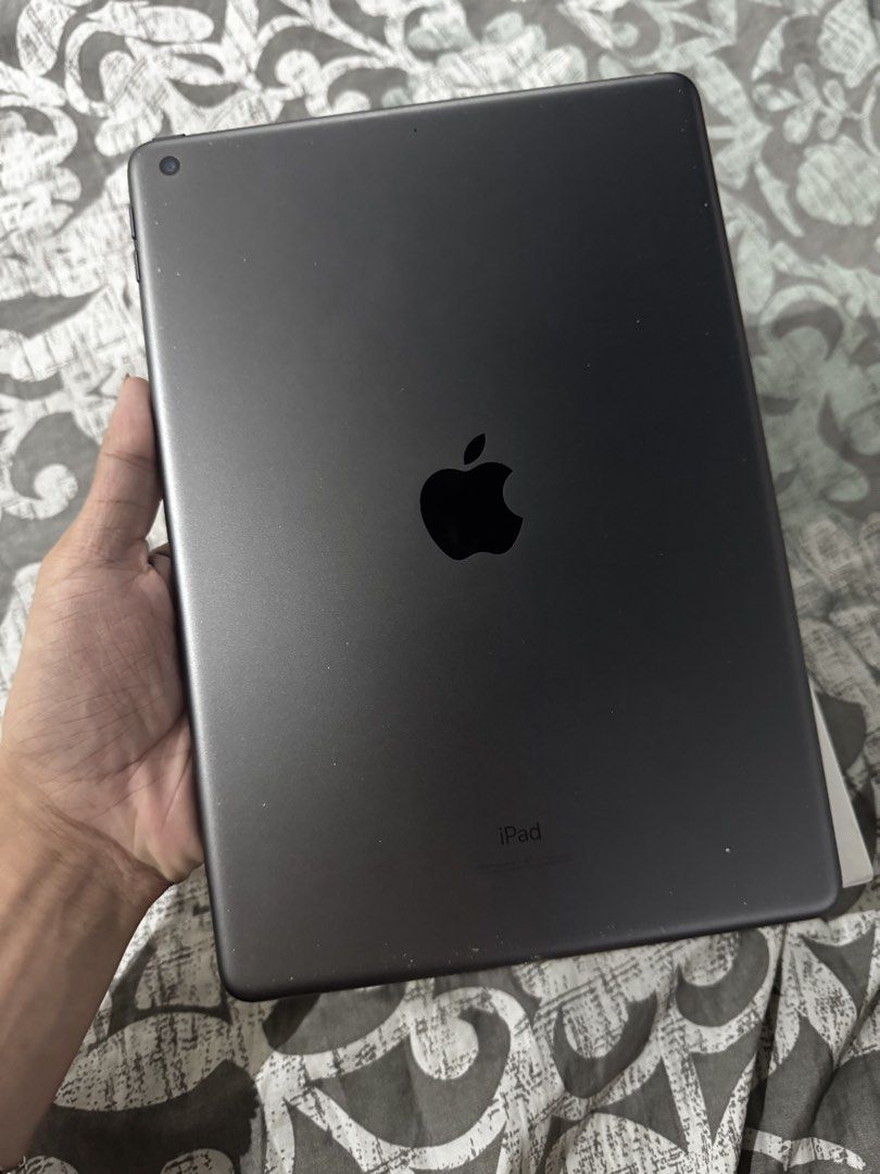 Ipad 9th Gen 256gb (Category: iPad) located in Marikina City. Submitted by bryanroblesss (Listing ID 1469858272, Image 1). Description: Ipad 9th Generation 256gb (WiFi) No hidden issues Touch id working Minimal scratches / paint chips only - 14,500 Open for swap to IOS with Original Box only Meetup : Marikina, San Mateo, Lrt2/Mrt or Plaza Aldea Tanay .