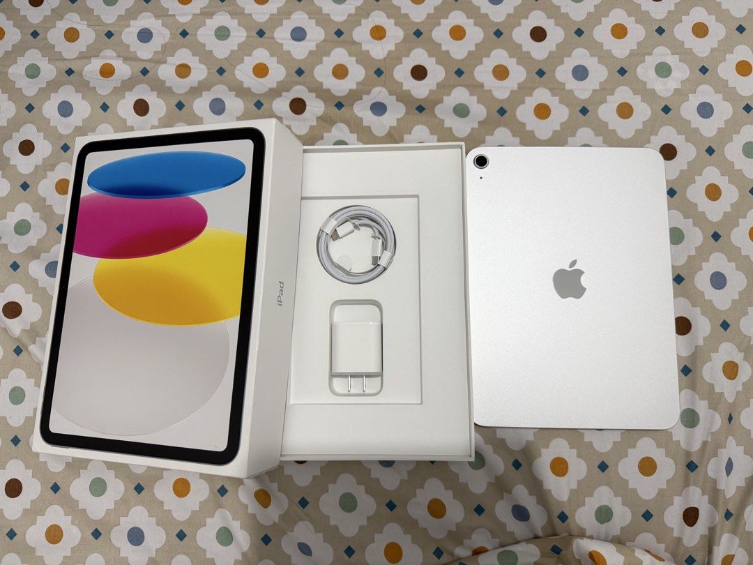 Ipad A16 128GB (Category: iPad) located in Lipa City. Submitted by daraopulencia_ (Listing ID 1469902750, Image 3). Description: Ipad A16 128gb Silver Almost Brand new no dents/scratch Unused all accessories 100% Batt Health 21 Cycle count only no issue Batangas meet up or nearby.