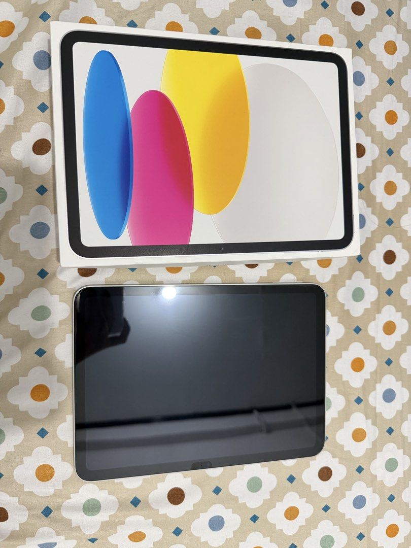 Ipad A16 128GB (Category: iPad) located in Lipa City. Submitted by daraopulencia_ (Listing ID 1469902750, Image 2). Description: Ipad A16 128gb Silver Almost Brand new no dents/scratch Unused all accessories 100% Batt Health 21 Cycle count only no issue Batangas meet up or nearby.