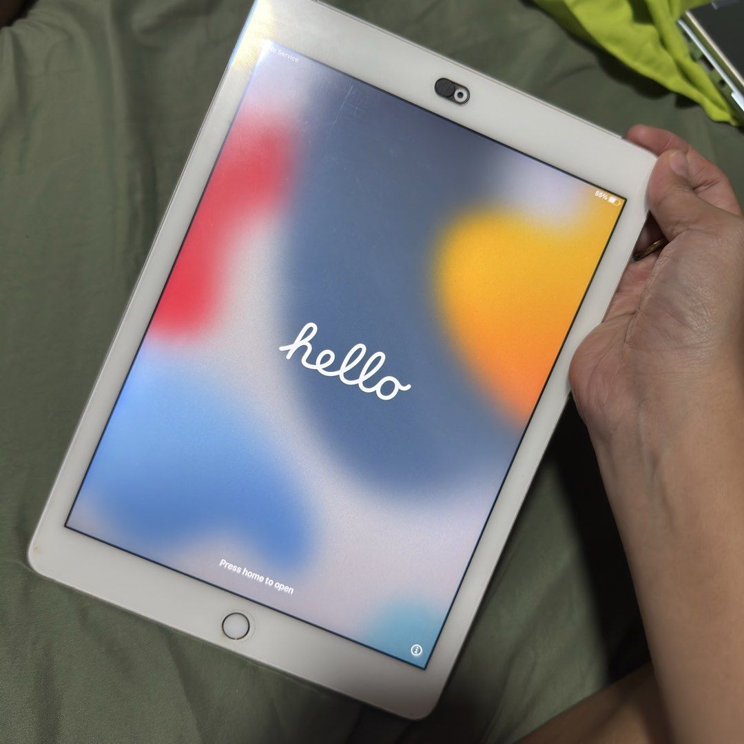 Ipad Air 2 Wifi and Cellular 64gb (Category: iPad) located in Cebu City. Submitted by gilejehhk (Listing ID 1469938244, Image 3). Description: Ipad Air 2 64gb wifi and cellular sim Not refurbished No repair history This was gift from my Aunt Rfs: barely used need cash I got upgraded ipad .