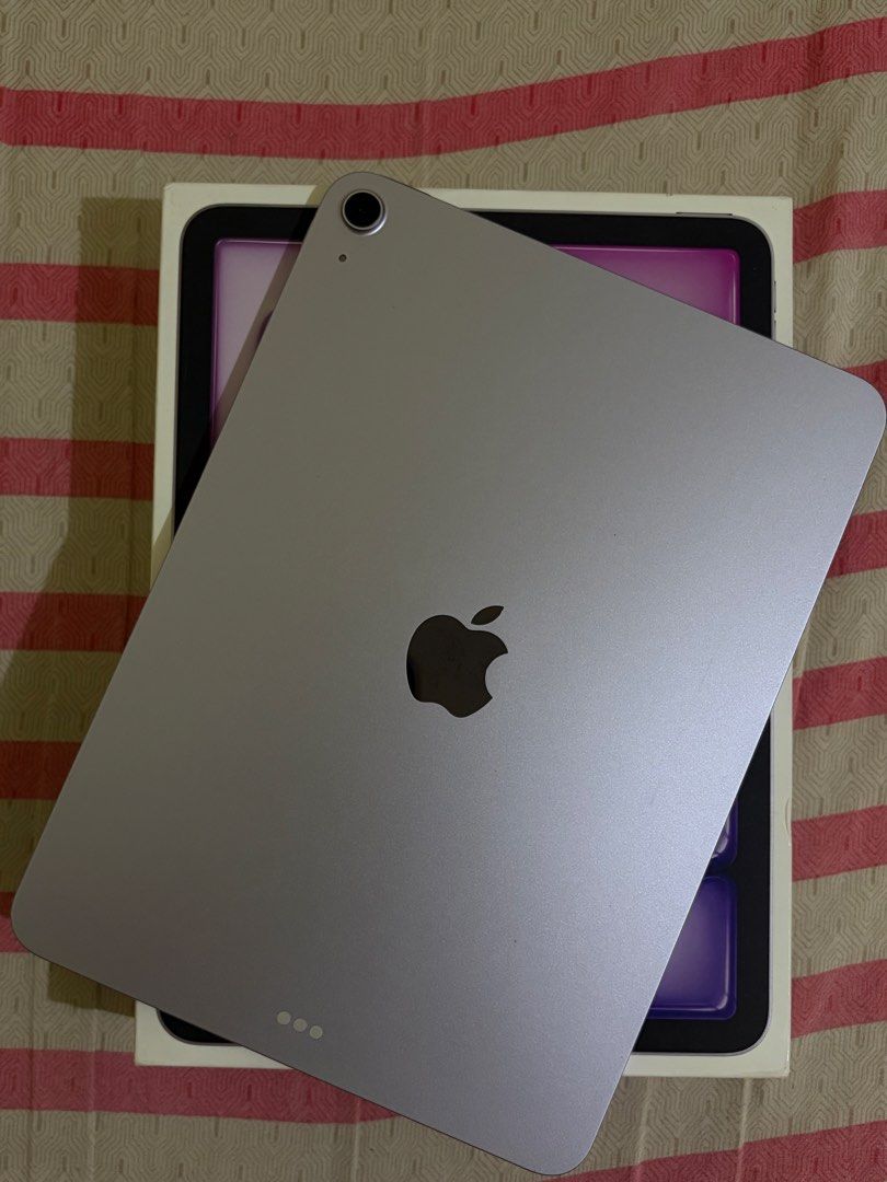 IPAD AIR M3 (Category: iPad) located in Manila. Submitted by sheissheryl_bear (Listing ID 1469778850, Image 2). Description: Ipad air M3 - 128GB - Purple - Batt health: 92% - CC: 207 - No issues - Never been repaired - All parts are working - No scratches or dents Negotiable .