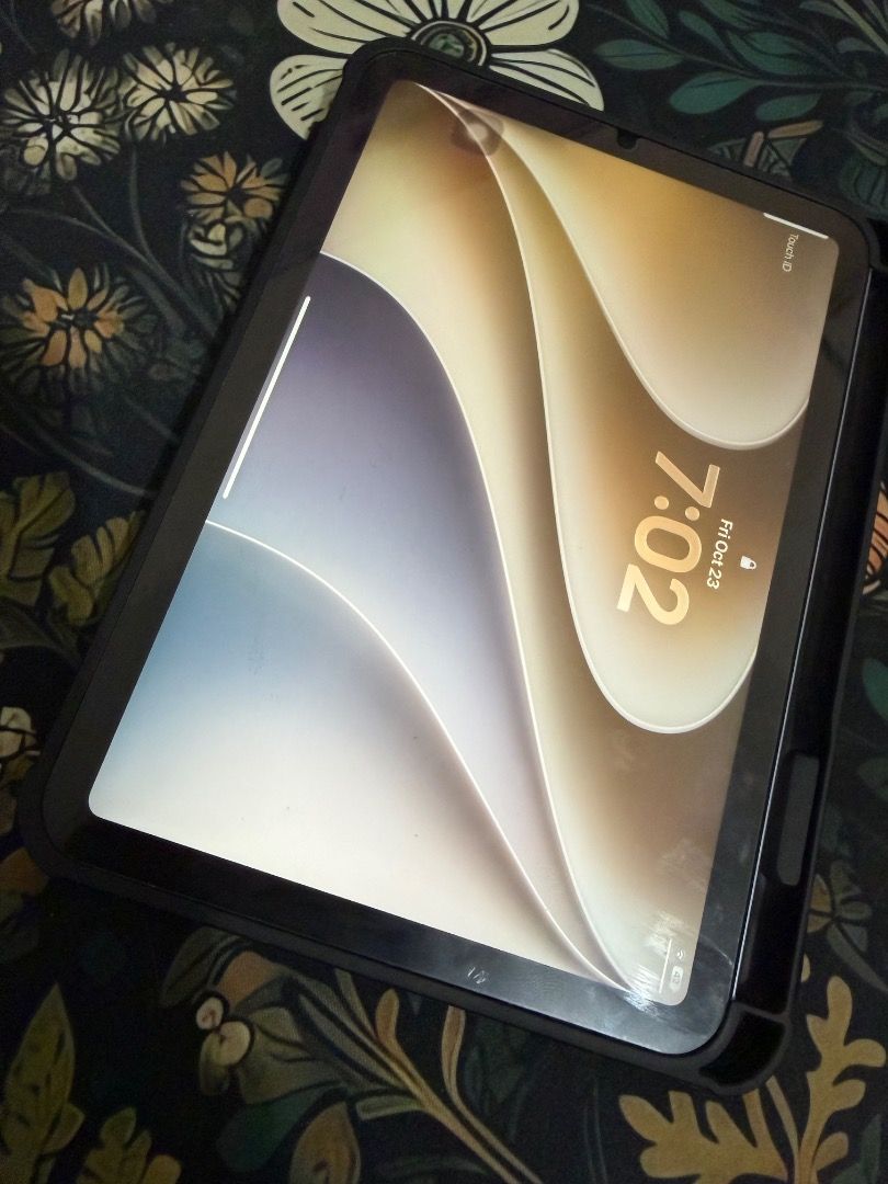 iPad Mini 6 64GB Cellular (Category: iPad) located in Lipa City. Submitted by prelaaavbaggage (Listing ID 1469866734, Image 2). Description: Selling my first owned iPad Mini 6 With cellular 64gb of storage No issue, no history of repair Unit, case and charger only no box Can reset and update SM Lipa for meet up!.