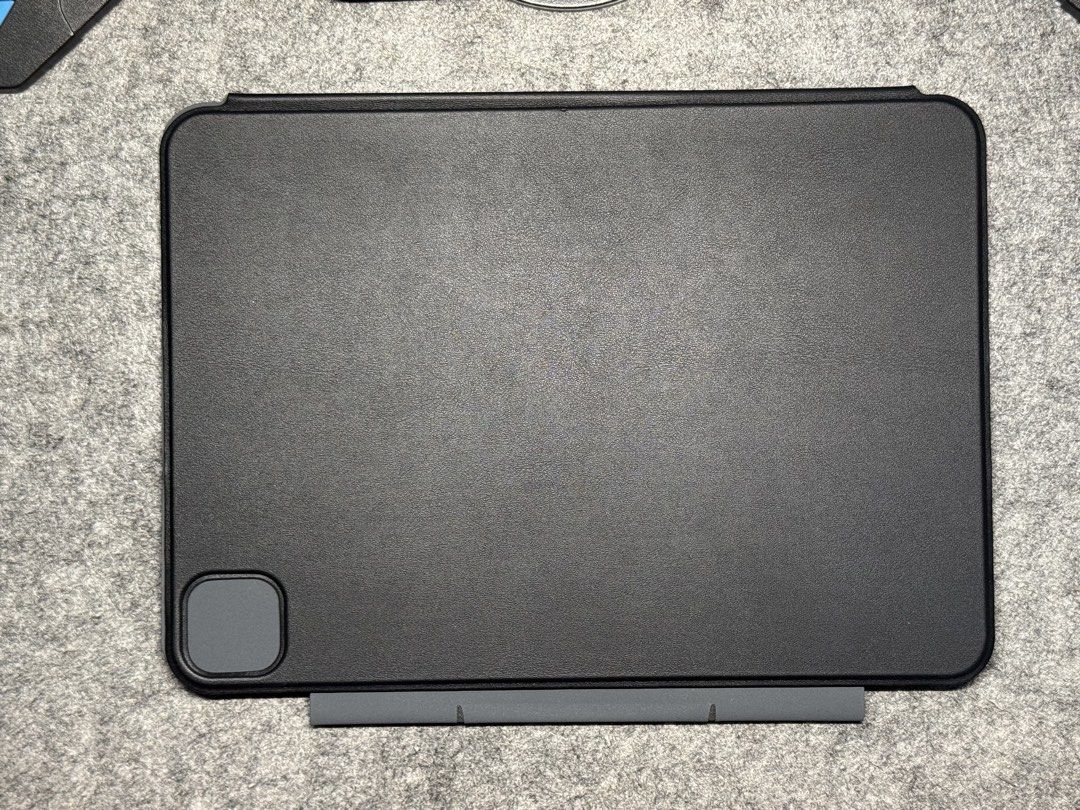 Ipad Pro M4 11” Folding Case (Category: Cases & Sleeves) located in Manila. Submitted by eisokawaii (Listing ID 1469896774, Image 2). Description: Ipad Pro M4 11” Folding Case Price is Negotiable Good as New (no scratches / discoloration on leather) Complete with Box Origami Case similar to MOFT Brand Meet up around Manila, preferably Robinsons Place Manila / via Lalamove Can also do meet ups in Muntinlupa Area, preferably near Munisipyo.