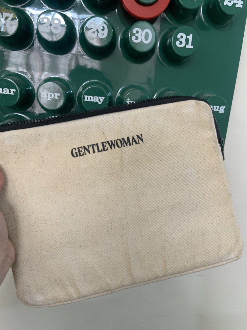 Ipad Sleeve - Gentlewoman (Category: Laptop Bags & Sleeves) located in Makati City. Submitted by cjdp17 (Listing ID 1469798221, Image 3). Description: .