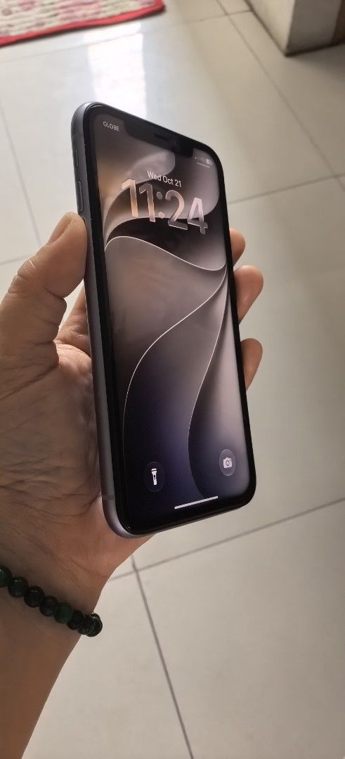 iphone 11 (Category: iPhone 11 Series) located in Quezon City. Submitted by jettie86 (Listing ID 1469774847, Image 2). Description: issue back glass 69 health battery no other issue novaliches qc salamat .