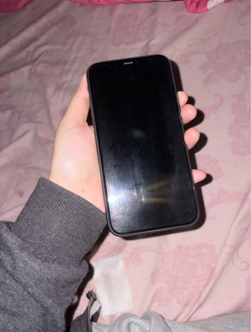 Iphone 11 black (Category: iPhone 11 Series) located in Koronadal. Submitted by kooszhearts (Listing ID 1469849685, Image 2). Description: iphone 11 in black - lady owned - with free case and charging cable - 64gb - 72% batt health / orig battery (but somehow can still last a whiole day based on my exp and depends on usage) - original/bought from the loop, no replacements made - no issues - minimal scratches mod: lbc / meetup if within koronadal 