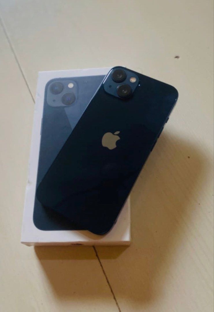 Iphone 13 basic (Category: iPhone 13 Series) located in Kuala Lumpur. Submitted by saferiver.5160ac (Listing ID 1469854210, Image 1). Description: - Model: Apple iPhone 13 (Basic) - Storage: 128GB - Color: Black - Condition:semua all function Open swap dengan model ip 12 dan kebawah dan tambah plus🙏 Problem:screen garis tiga tapi tak teruk pun - Dealing Method: COD at Ampang Business Centre, Lebuhraya Sultanah Bahiyah, Alor Star, Kedah.
