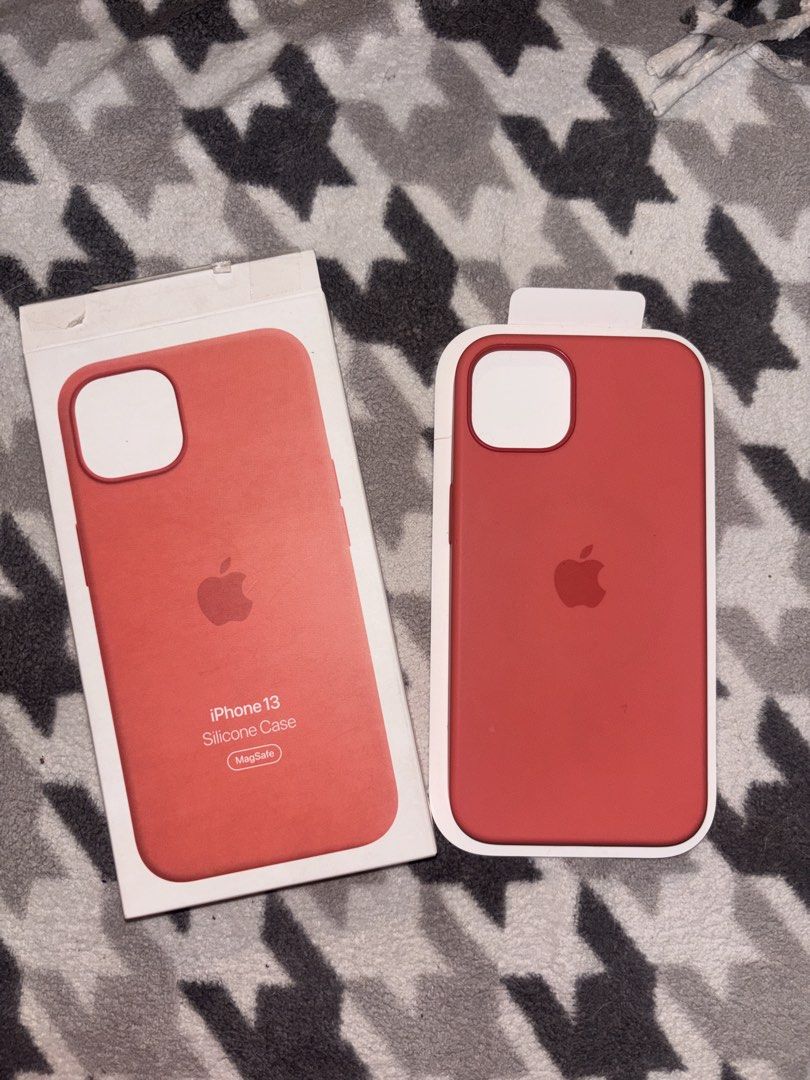Iphone 13 case (Category: Cases & Sleeves) located in San Juan City. Submitted by prelovedstuff_01 (Listing ID 1469773335, Image 2). Description: Original bought at powermac. W box Slightly nego Used once lang haha changed phone na..