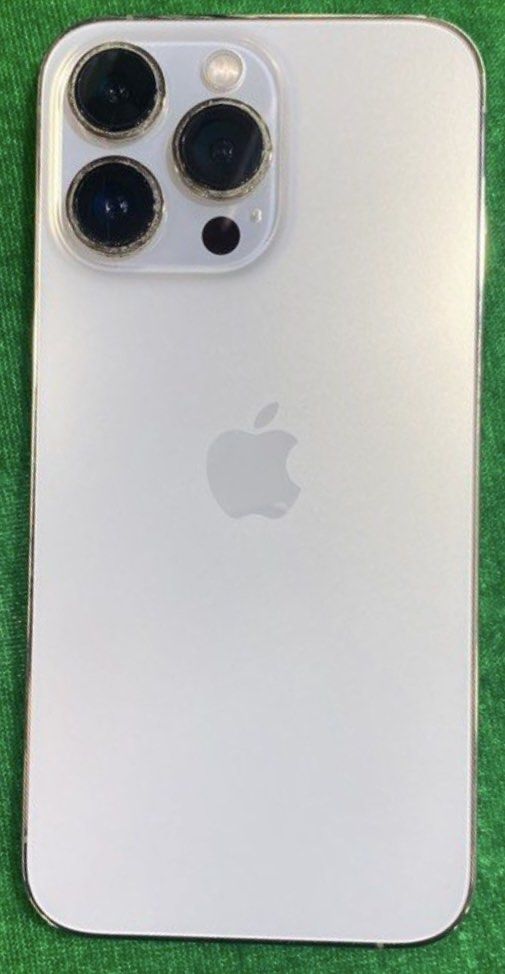iPhone 13 Pro （分類：iPhone 13 系列）位於 Hong Kong。 由 catty.c.c 提交（商品編號 1469931021，圖片 3）。簡介： 95% iPhone 13 Pro (256G) The screen is not scratched Long-term use of protective cases The zero cycle high capacity battery has been replaced It comes with the original box (Apple shop trade in price $2100) 九成半 iPhone 13 Pro 外觀新，四周邊框沒有花痕 屏幕沒有花 長期用保護套 已換了零循環高容量電池 有跟原裝盒 (蘋果店回收價$2100)。