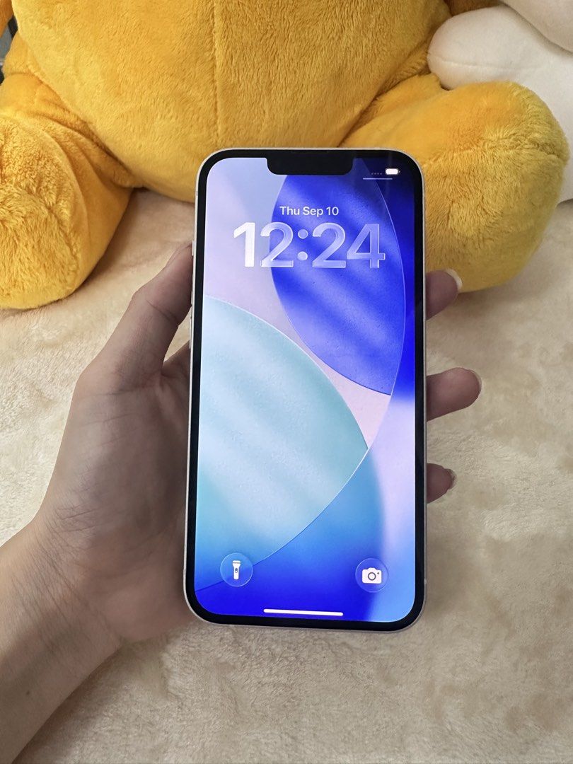 IPHONE 13 Starlight (Category: iPhone 13 Series) located in Mandaluyong City. Submitted by jezel01 (Listing ID 1469776898, Image 2). Description: IPHONE 13 256GB 77% battery health All working Factory unlocked issue: dents Unli check Unli reset Ntc Approved .