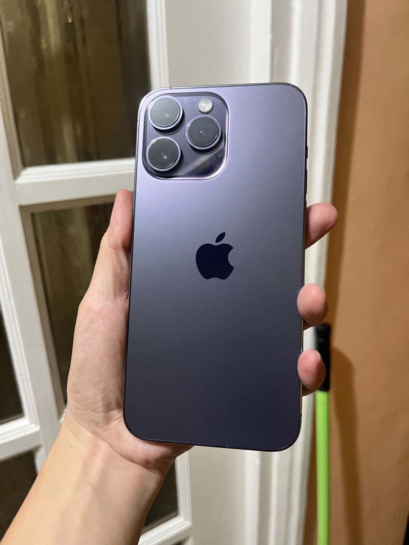 Iphone 14 promax (Category: iPhone 14 Series) located in Antipolo. Submitted by angelasanv44409 (Listing ID 1469887899, Image 2). Description: Iphone 14 promax complete with box 128 gb no sim restriction any sim pwede pwede ireset updated ios 27. Truetone working Face id working 26,500 sobrang kinis no dents. Inclusion: Original box & case. pm me Loc: Taytay￼.